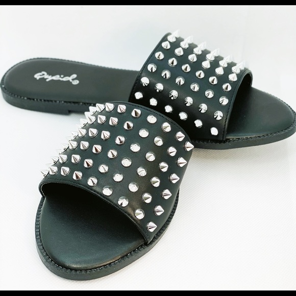 Trendy black slides with spikes - Picture 4 of 5